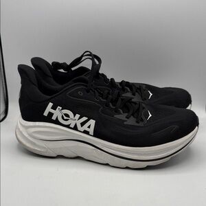 Hoka Clifton 10 men’s 13D Black and White Athletic Shoes S2